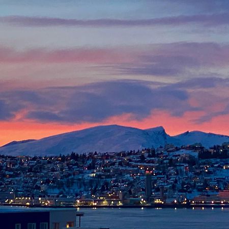 Polar Cozy Apartment - With View And Free Parking Tromsø Exteriör bild