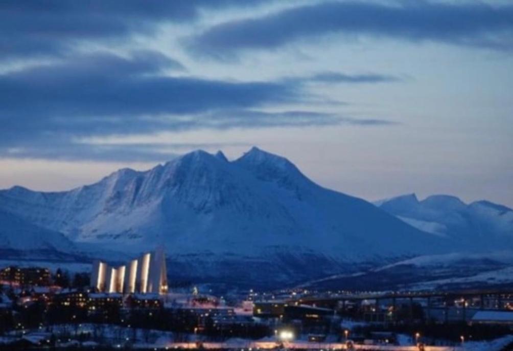 Polar Cozy Apartment - With View And Free Parking Tromsø Exteriör bild