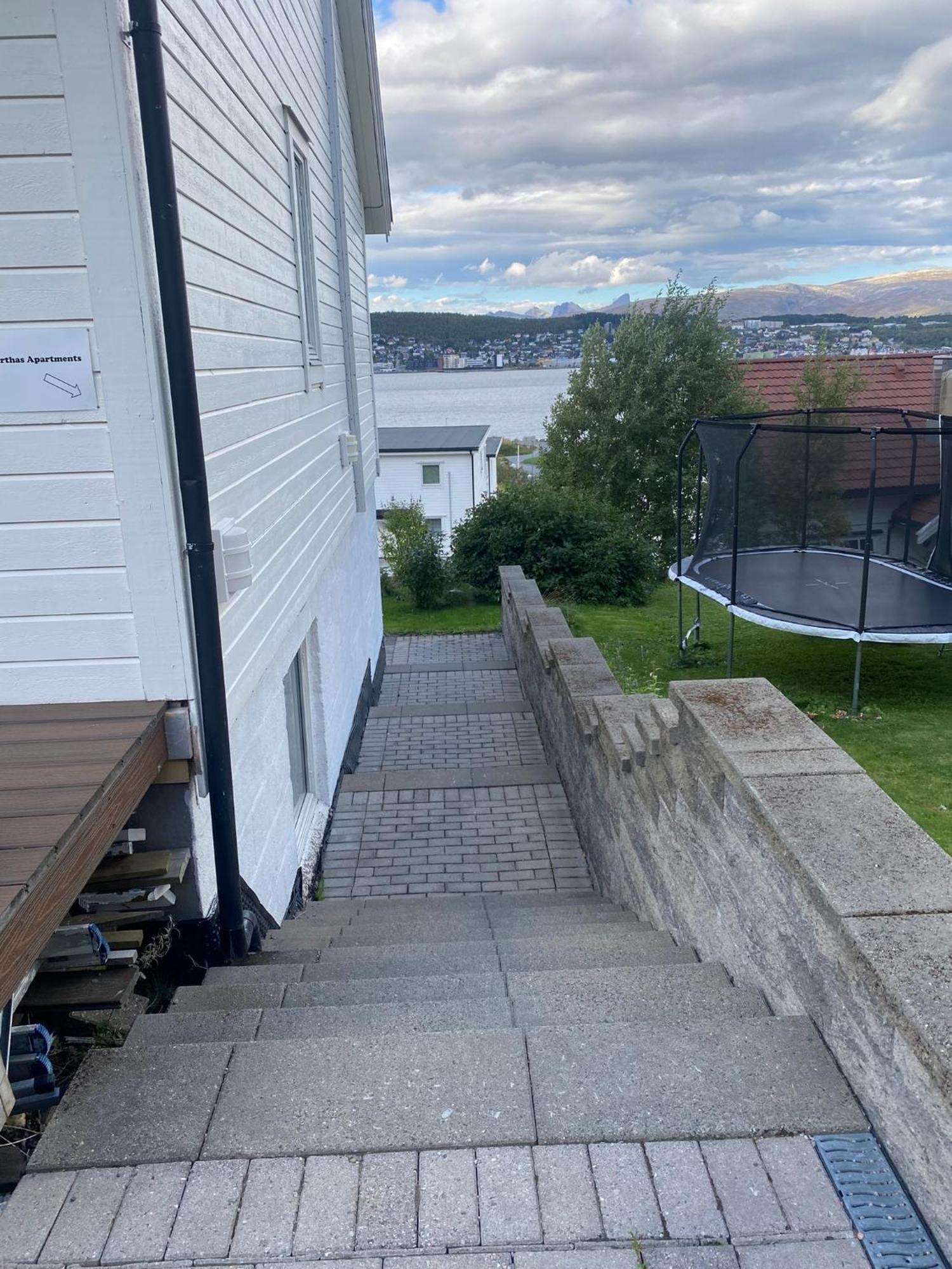 Polar Cozy Apartment - With View And Free Parking Tromsø Exteriör bild